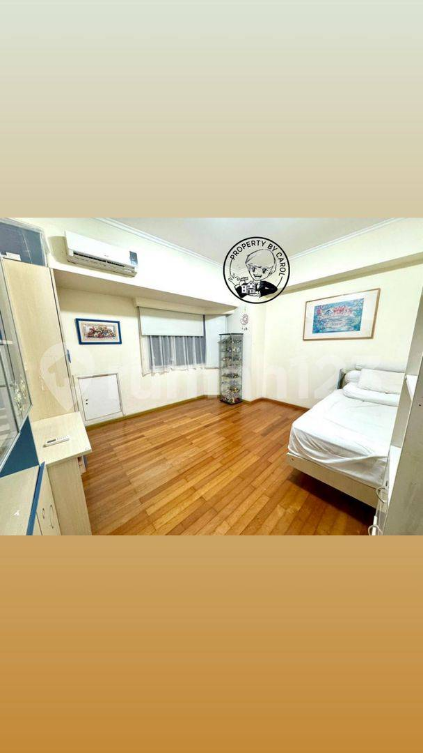 Spacious 142m² Condo with Private Floor Access