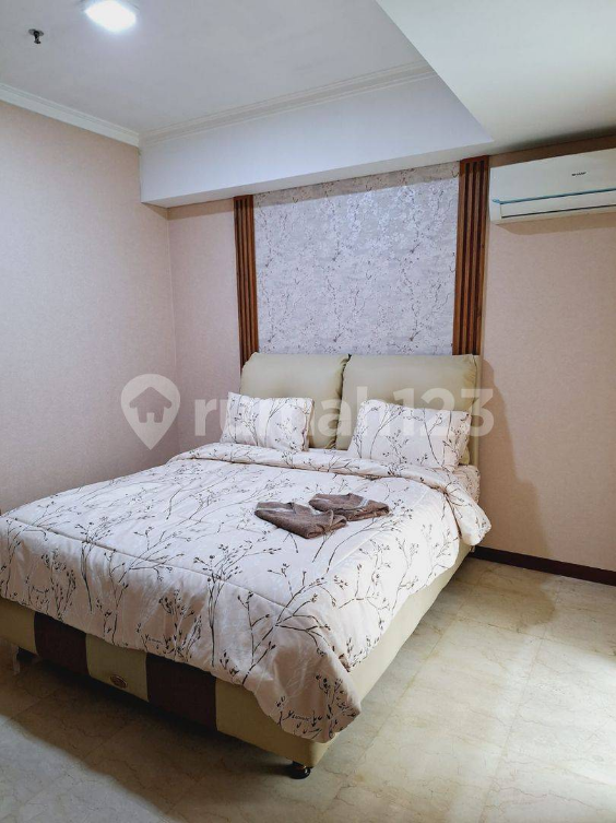 Furnished 2-Bedroom Modern Apartment with Views