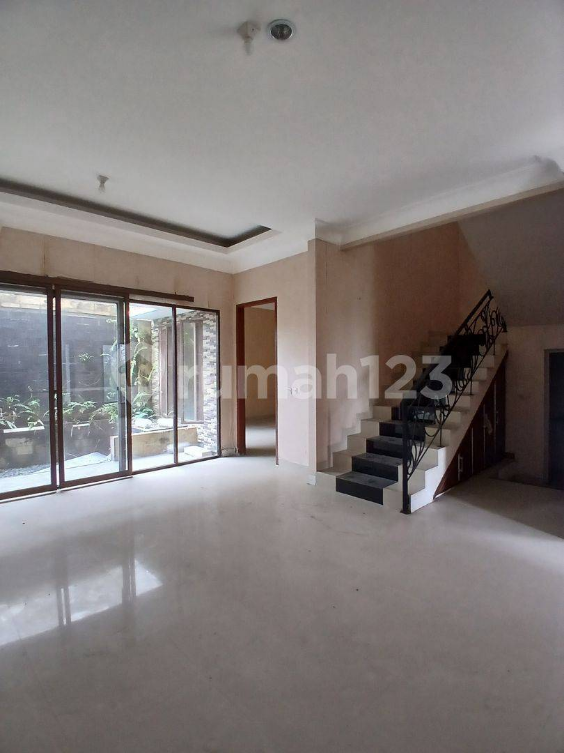Spacious House with Modern Amenities