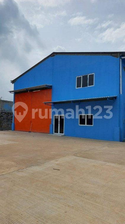 Two Spacious Warehouses with Container Access