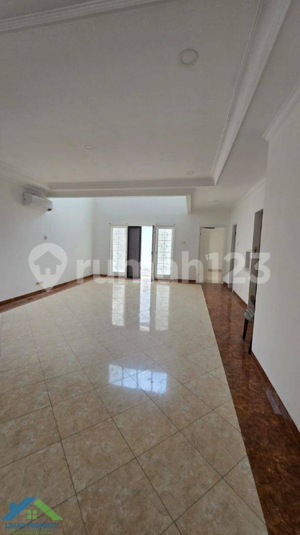 Luxurious White Villa in Raffles Hills Complex