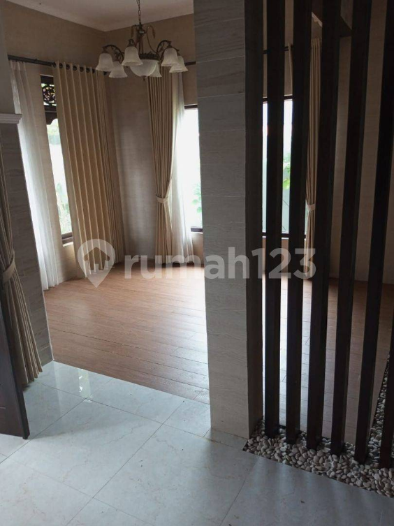 Modern 3-Bedroom House with Garden and Garage