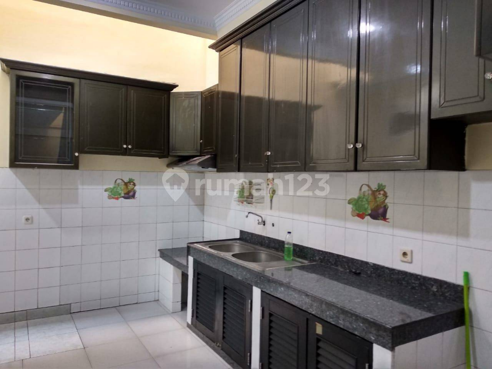 Spacious 3-Bedroom House Near Sunter Mall