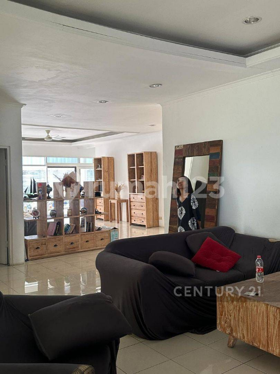 Spacious 4-Bedroom Villa with Pool and Garden