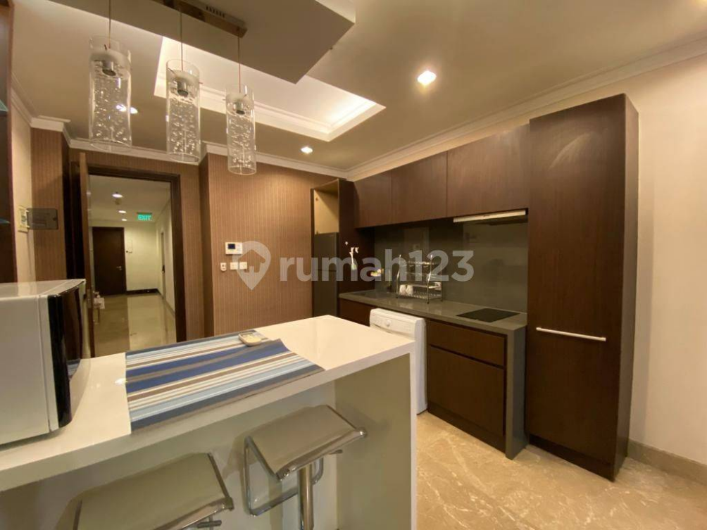 Modern 1BR Furnished Apartment with City Views