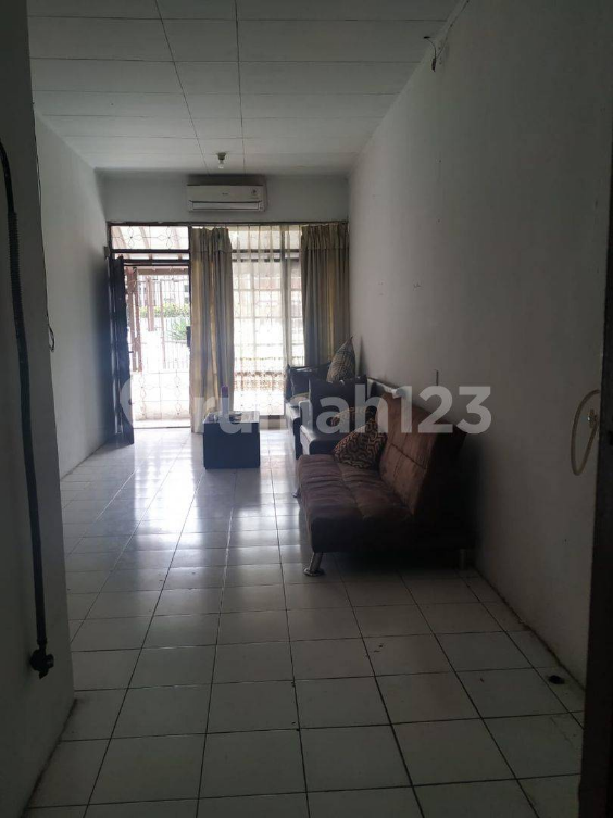 Semi-furnished 2BR House with Garden in Taman