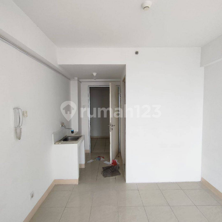 Modern Apartment in Green Bay Pluit Complex