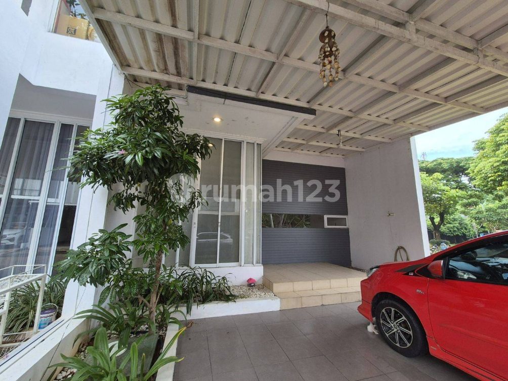 Modern 3-Bedroom House in Bintaro with Security