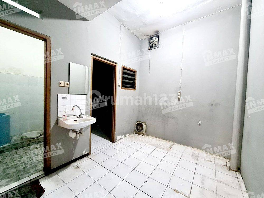 Well-maintained shophouse for business or office