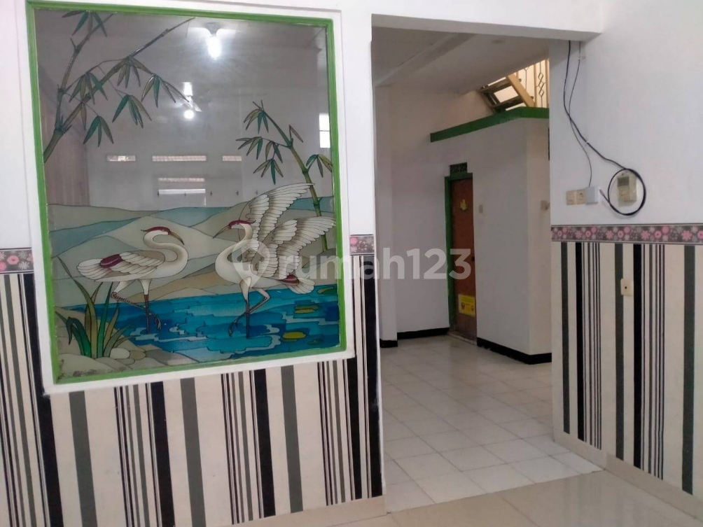 Spacious 3-Bedroom House with Modern Kitchen