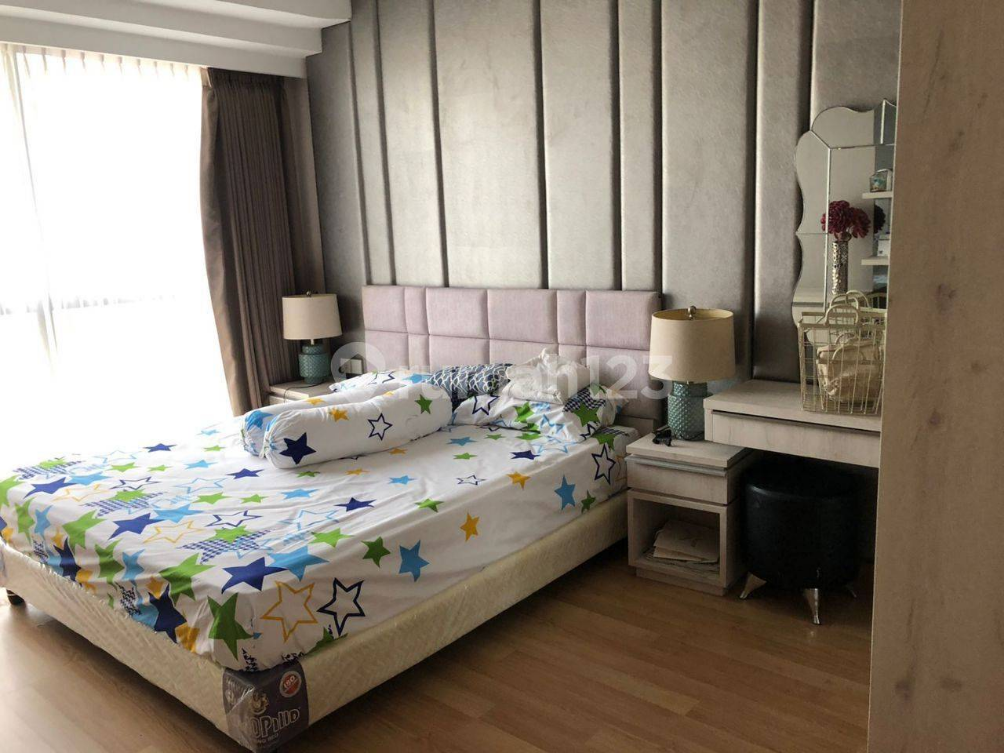 Luxury 2-Bed Apartment Above Tunjungan Plaza