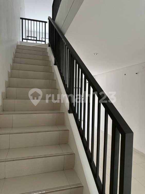 Strategically Located 3-Story Ruko for Rent