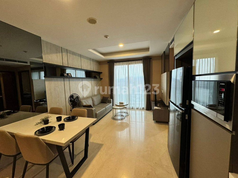 Modern 2-Bed Apartment with City View