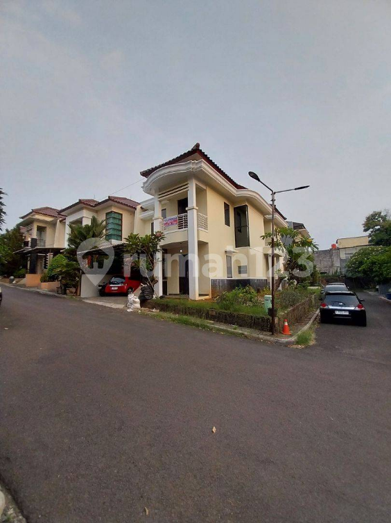 Renovated 4-Bedroom Corner House in Cluster