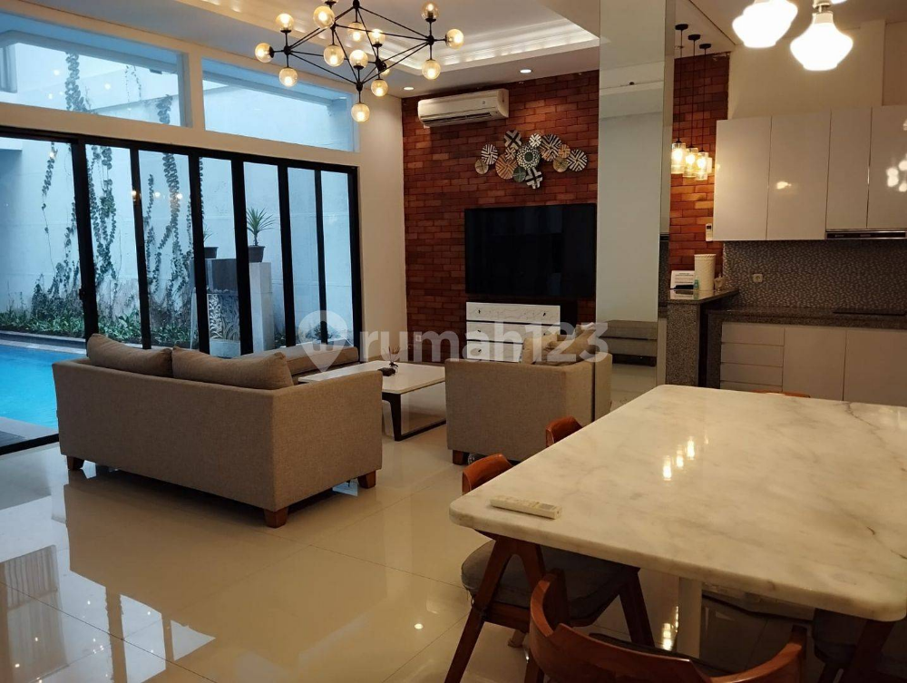 Luxurious 5-Bedroom House with Pool in Menteng