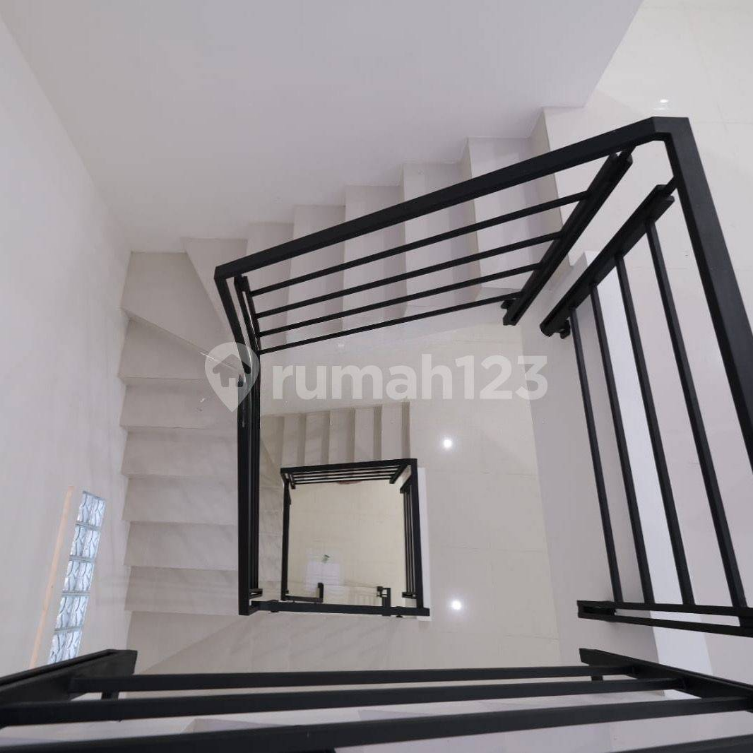 Modern 4-Floor Commercial Building in Taman Kopo