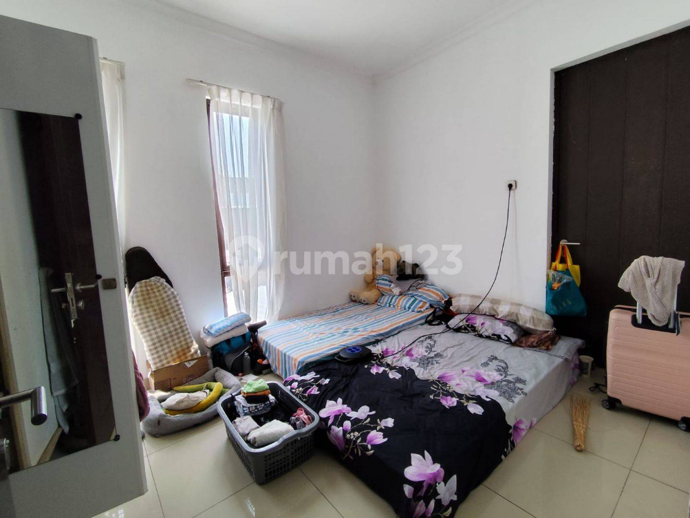 Modern 4 Bedroom House with Carport and Jacuzzi