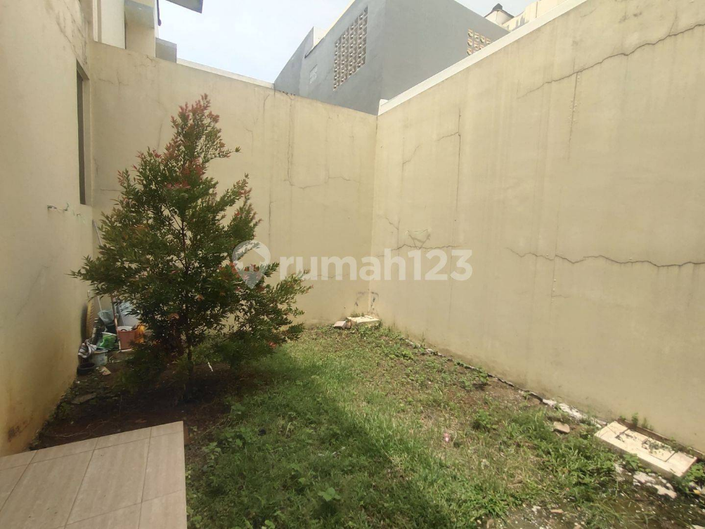 Spacious 3-Bedroom House with Pool in Bekasi