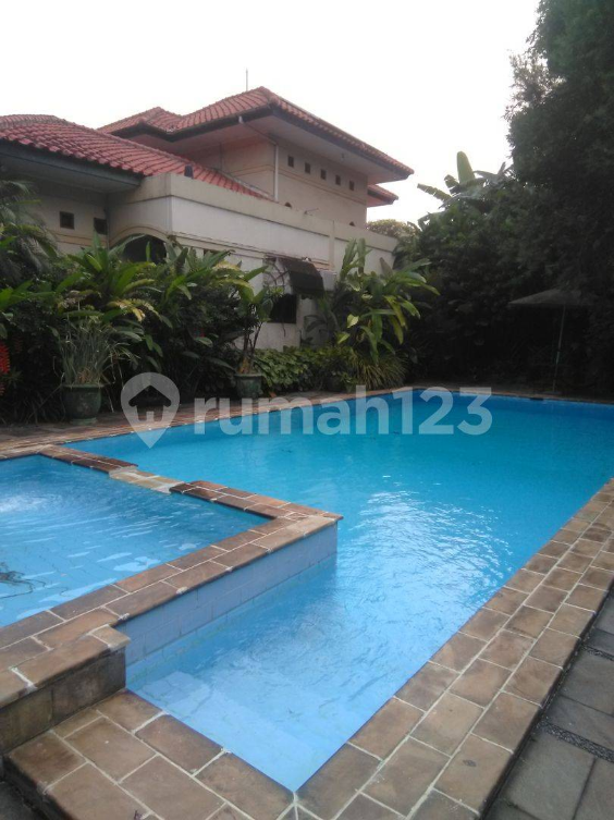 Luxurious 3-Bedroom House with Pool in Antasari