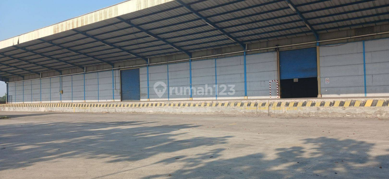 Large 3000m2 Warehouse with Loading Dock in Cikarang