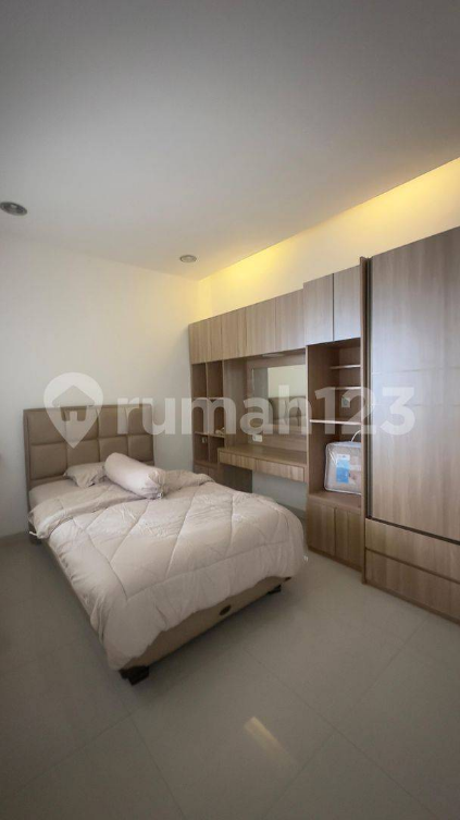 Spacious 5-Bedroom House with Modern Amenities