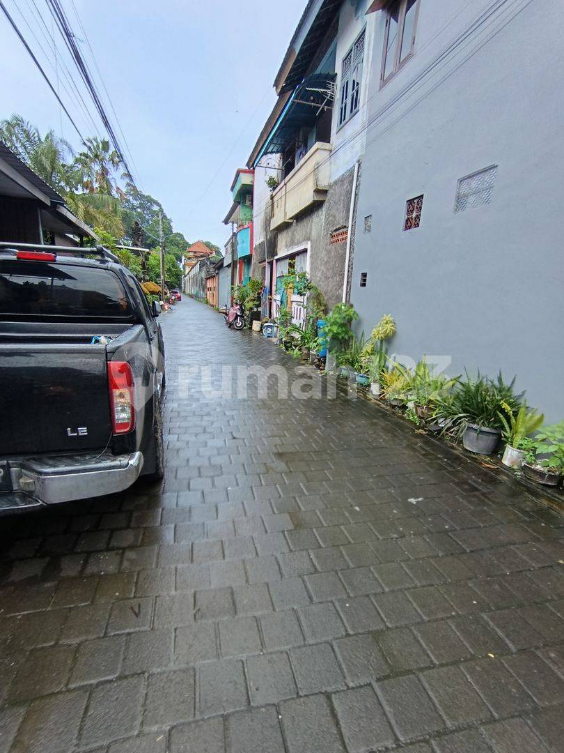 3-Bedroom House in Pamogan with Parking