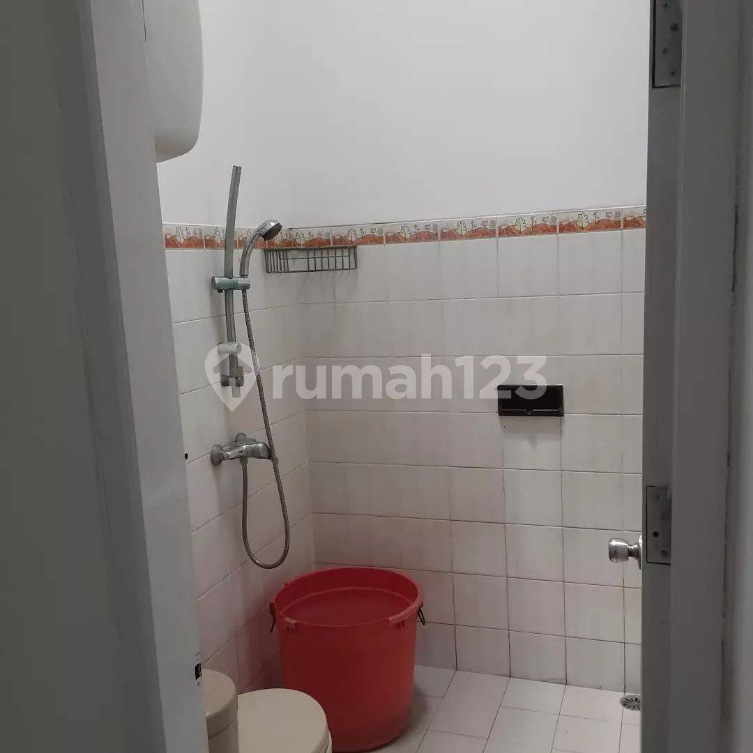 Strategic Location Townhouse Near Supermarket