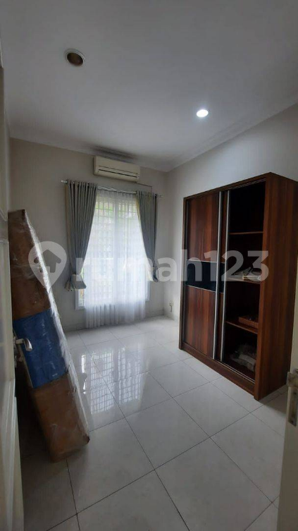 Modern 4-Bedroom House in Gading Serpong