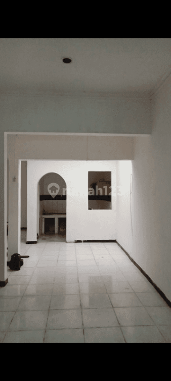 2 Bedroom House with Kitchen and Bathroom in Tebet