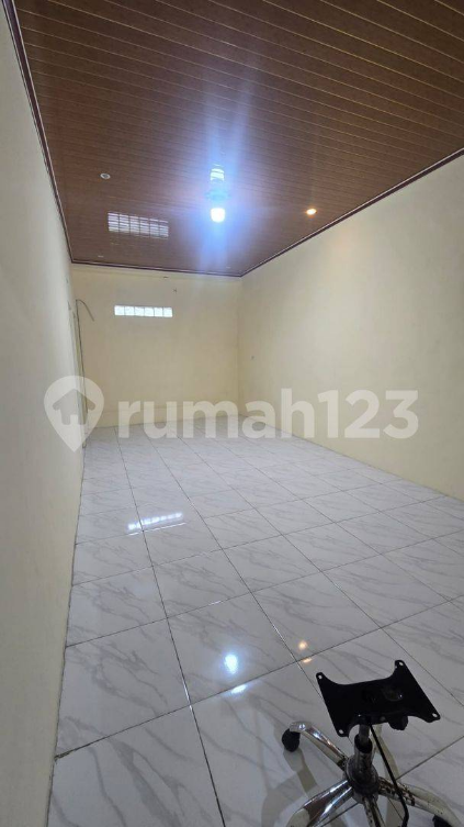 Spacious 4-Bedroom House Near Cipete Raya