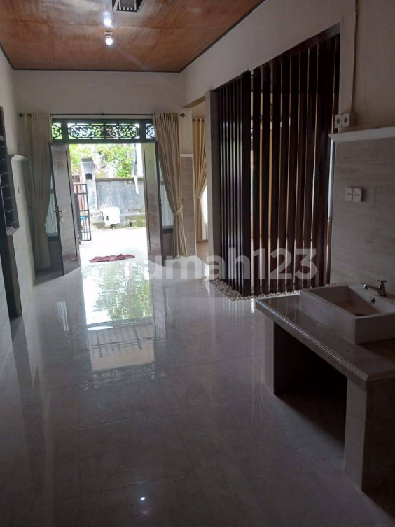 Modern 3-Bedroom House with Garden and Garage