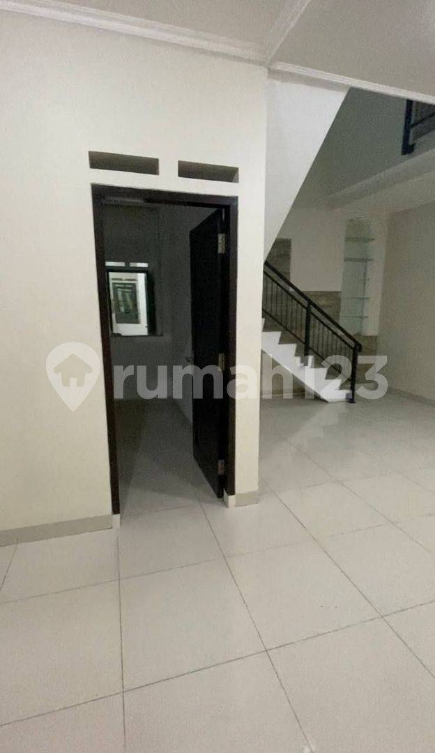 Spacious 5-Bedroom House Near Maranatha Campus