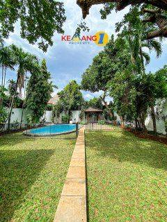 Spacious Villa with Pool in Kemang