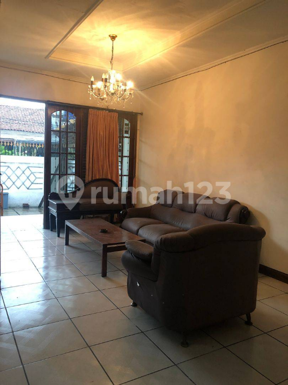 9-Bedroom Two-Story House with AC and Furnishings