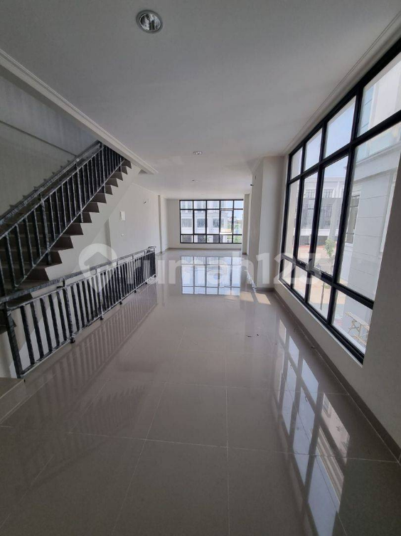 Modern 4-Floor Commercial Shop House in Kelapa Gading