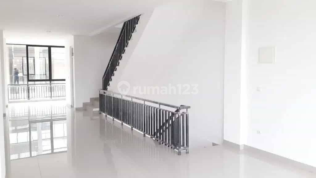 Modern 3-Story Commercial Space in PIK 2