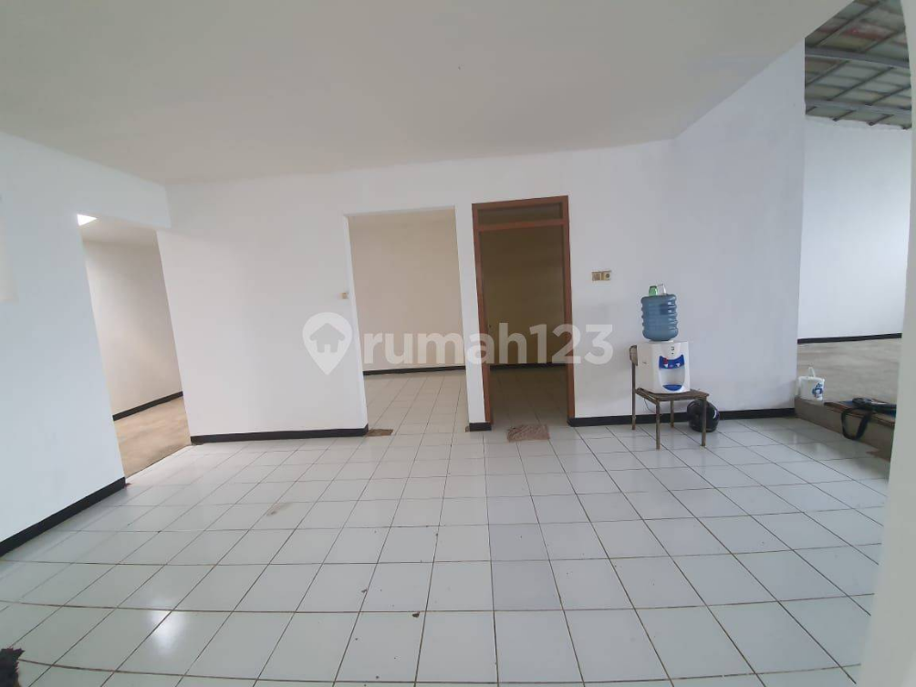 Spacious apartment with parking in residential area