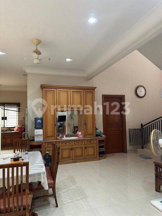 Spacious 5-Bedroom Hook House in Sunter