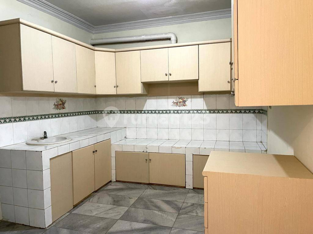 Spacious 3-Bedroom House with Semi-Furnished Interior