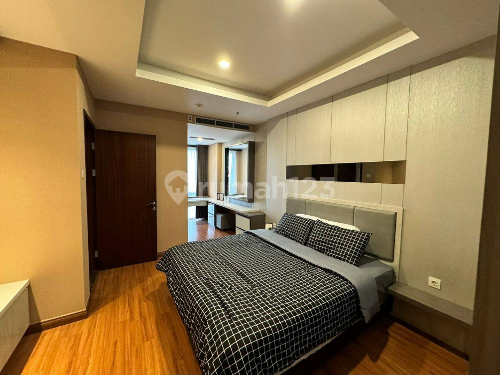 Modern 2-Bed Apartment with City View