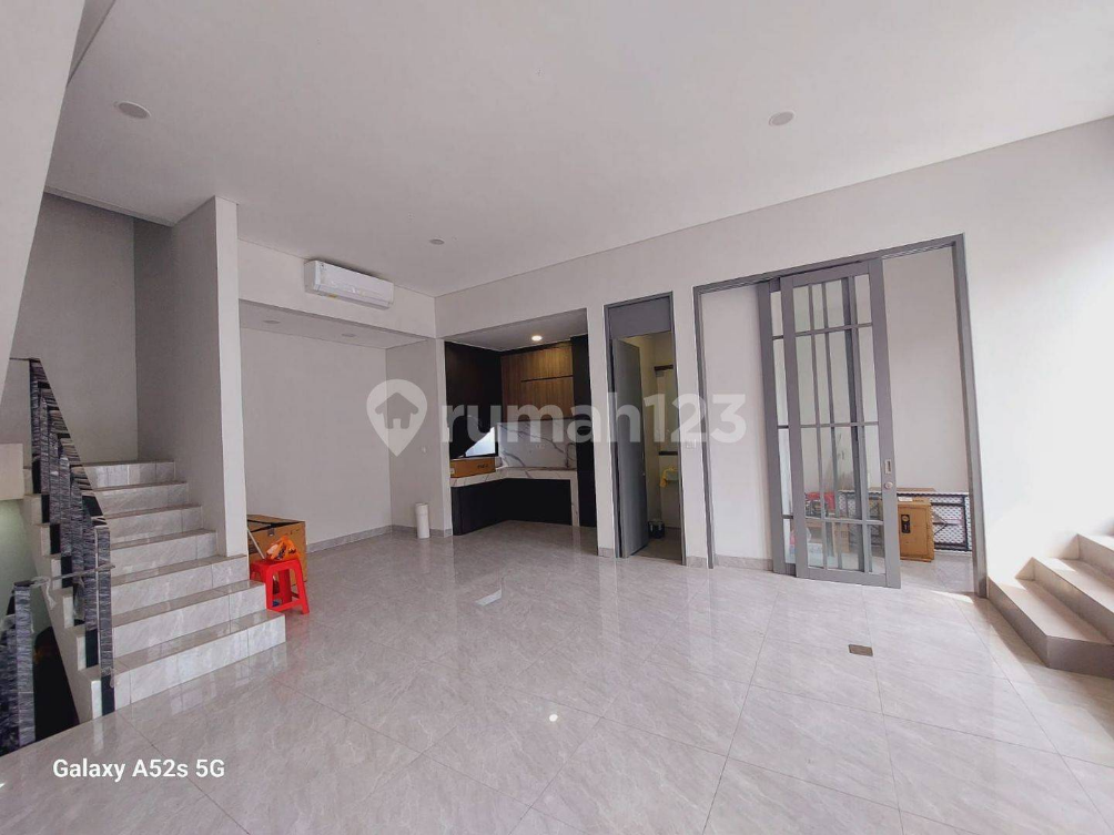 Spacious 3-Story House in BSD City Aether