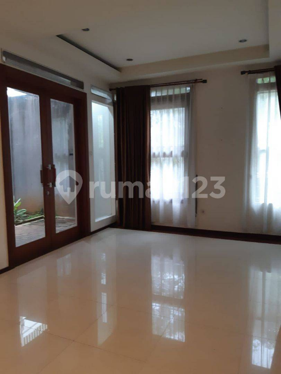 Modern Corner House with 4 AC Units