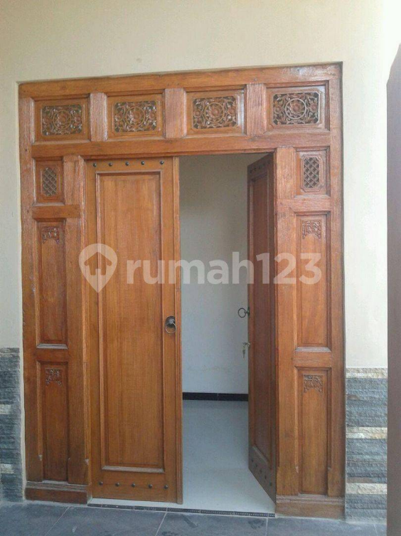 Modern 2-Bedroom House Near Airport with Carport