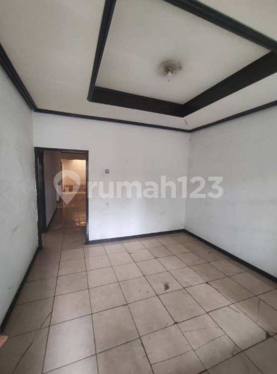 5-Bedroom House with Carport in Turangga