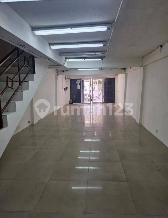 Renovated 3.5-Floor Commercial Building with Utilities