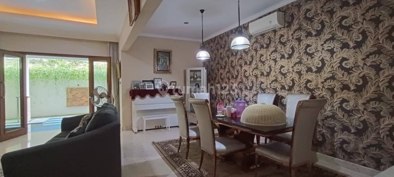 Luxury Corner House with Pool and Karaoke Room