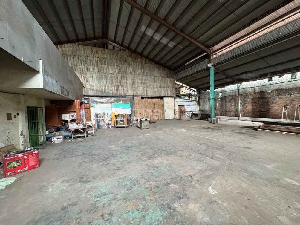 Large 600sqm Warehouse with Container Access in Cakung