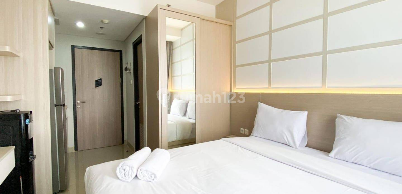 Modern Furnished Studio Apartment with Golf View