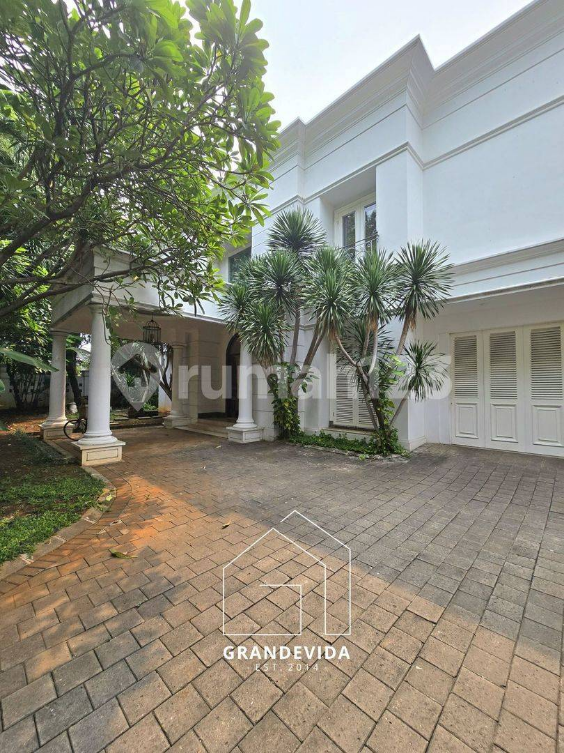 Luxury Villa with Pool in Senopati