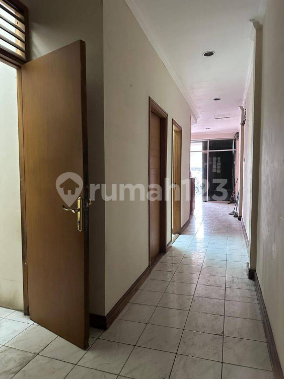 3-Story Commercial Shop House on Boulevard Raya